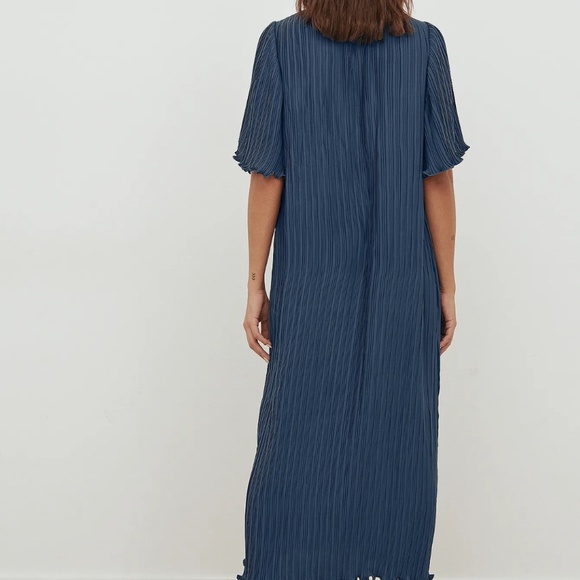Navy Plisse Maxi Wide Sleeve Flowy Na-kd Dress Blue Small Medium - Picture 3 of 4